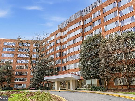 2nd image of 4000 Tunlaw Rd NW APT 121