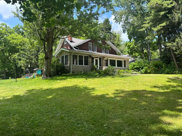 808 N Waverly Rd, Porter, IN 46304