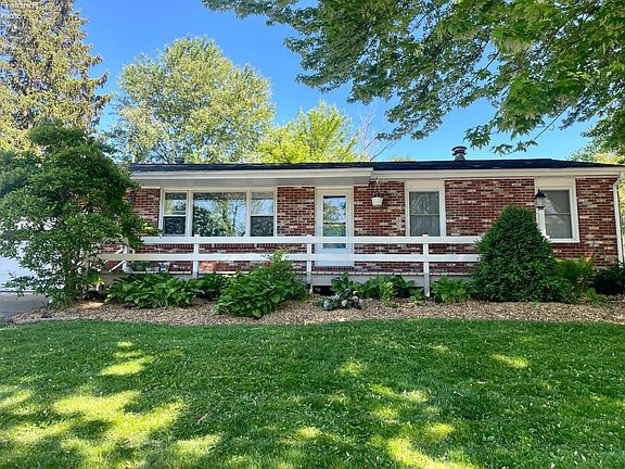 2nd image of 1136 Sommerset Dr