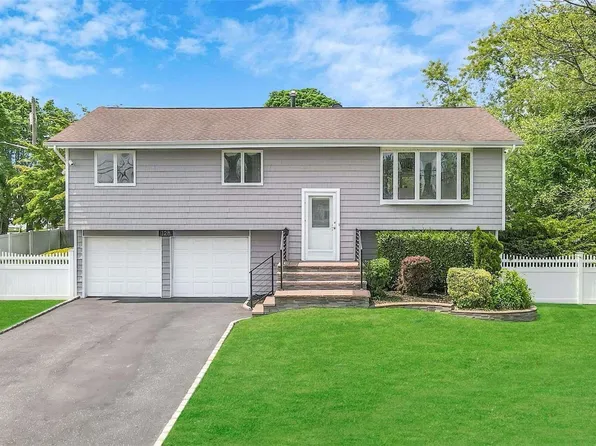 128 Mohawk Avenue, Deer Park, NY 11729