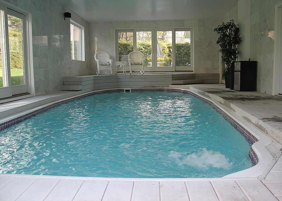 Marble walls Fiberglass pool