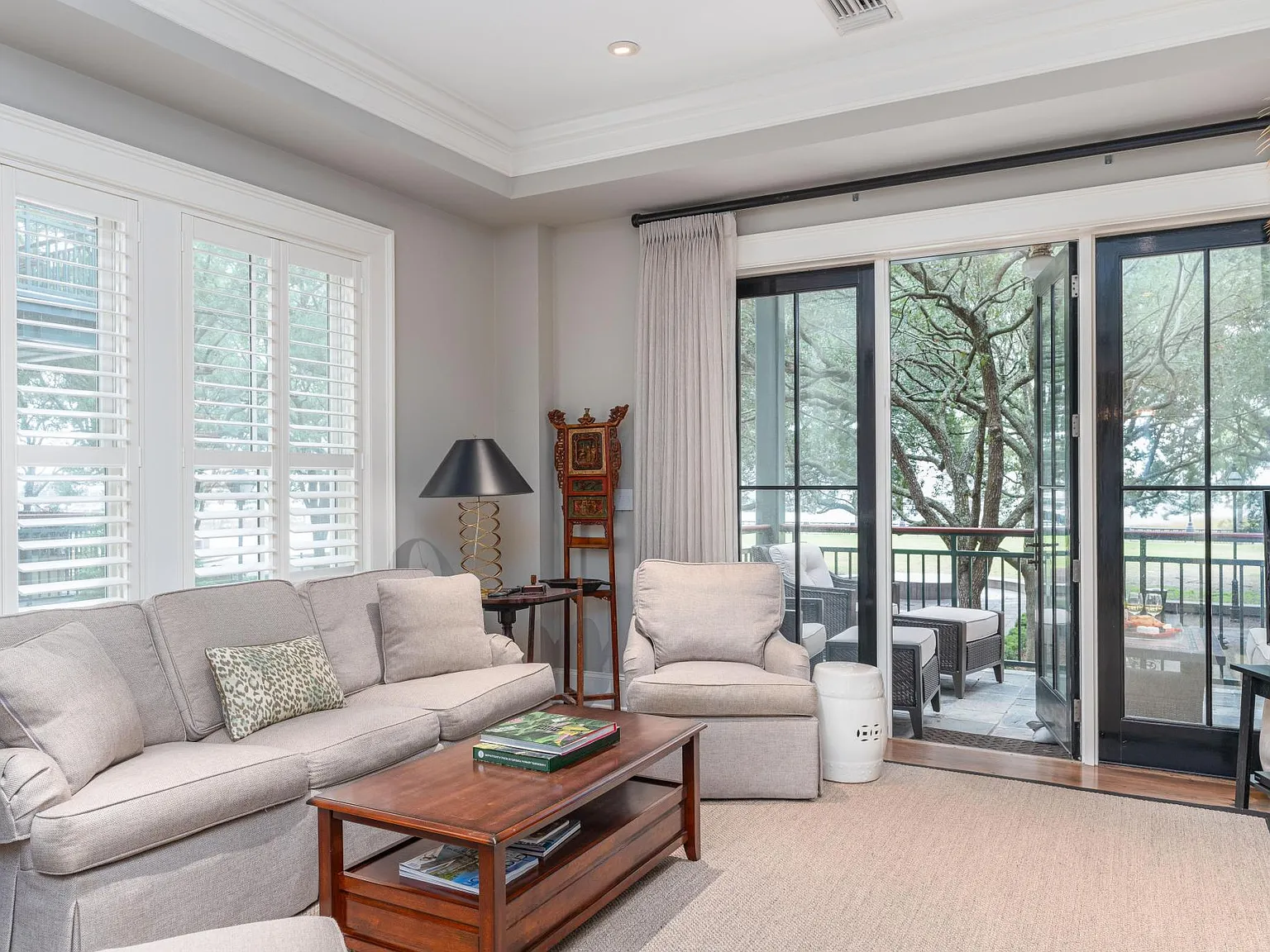 1 bed, 1.5 bath, 950 sqft, $6,000 — Photo 2