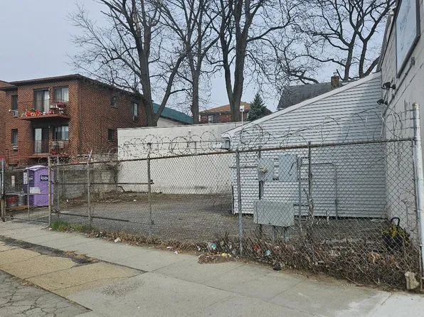 9215 Astoria Boulevard, East Elmhurst, NY 11369