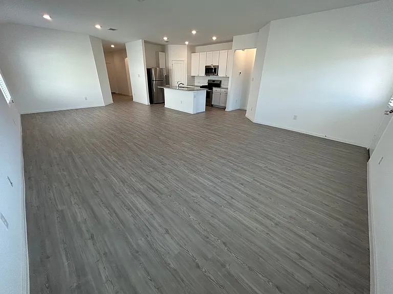 14706 Somerset Ml — Photo 4