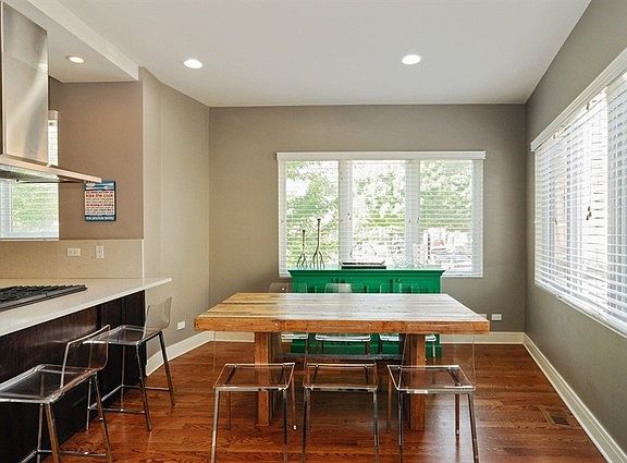 3rd image of 2459 W Homer St