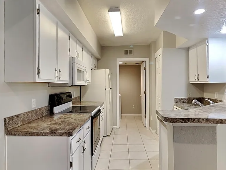 725 Crest Pines Dr #421 — Photo 3