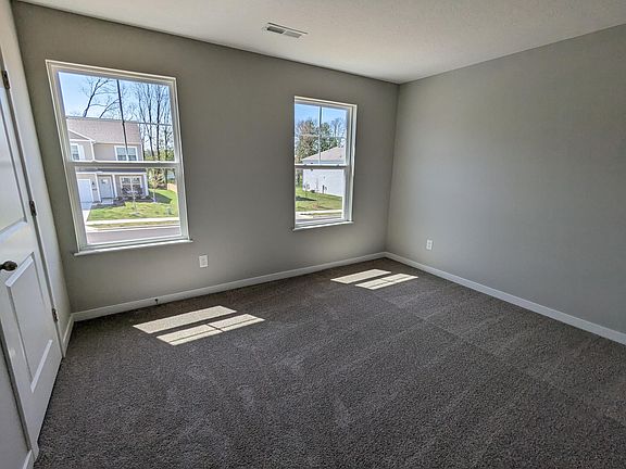 4th image of 350 Kells Ct W
