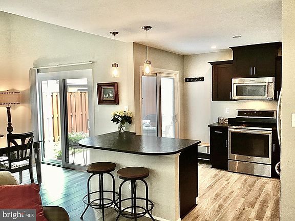 4th image of 9044 Arlington Blvd