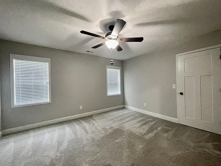 80 Lakeview Dr E — Photo 26