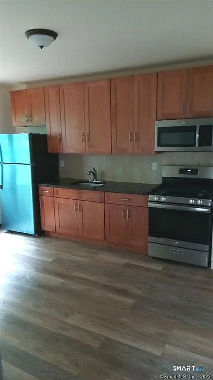 3 bed, 1.0 bath, 1308 sqft, $1,900 — Photo 3