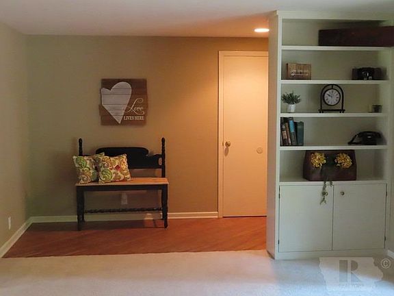 3rd image of 34 Clover Ln