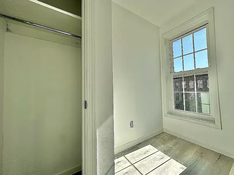 161 Hart St #11 — Photo 9