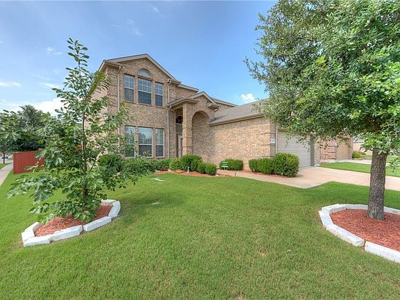 2nd image of 1124 Lake Hollow Dr