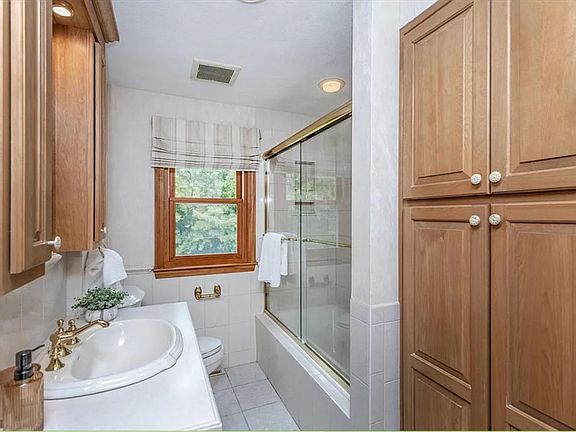 5th image of 20 S Bedford St