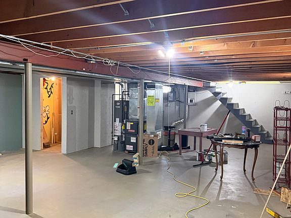 5th image of 220 Morris St