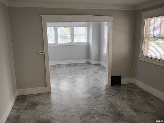 3rd image of 1419 W Margaret Ave