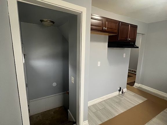4th image of 25397 Pearl St