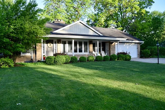 215 Alschuler Dr photo 1