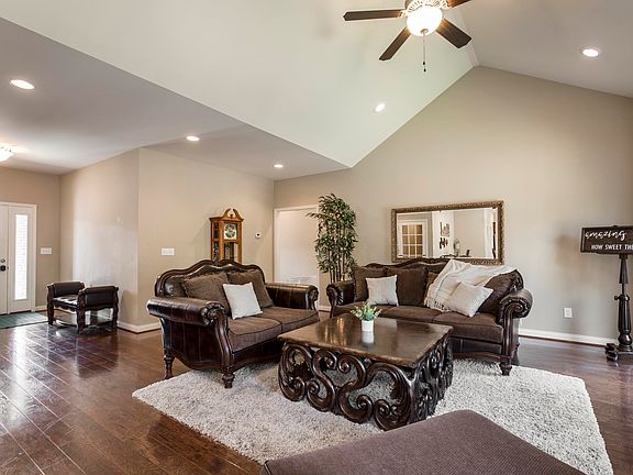 5th image of 702 Linde Ct