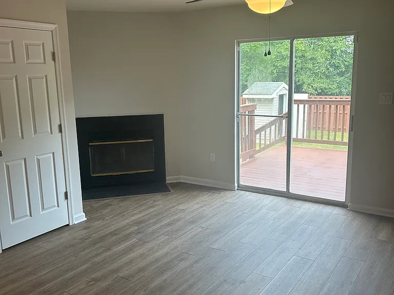 501 Georgetowne Ct — Photo 6