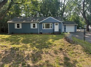 5684 Mapleton Dr, Utica, NY 13502
