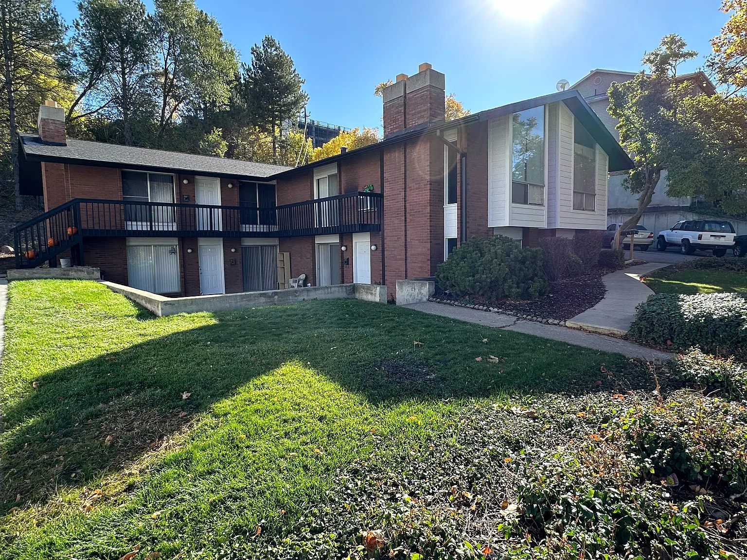 Pinnacle Apartments — Photo 1