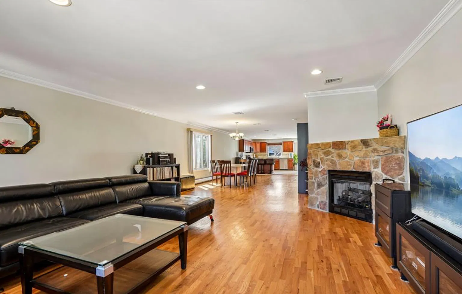 3 bed, 2.5 bath, 2436 sqft, $4,750 — Photo 3