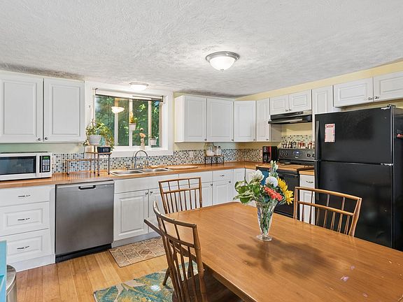 3rd image of 263 Huston Road