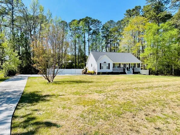 127 Phyllis Dr, Benson, NC 27504