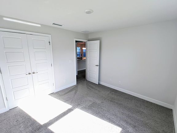 5th image of 773 NW Kingston Street
