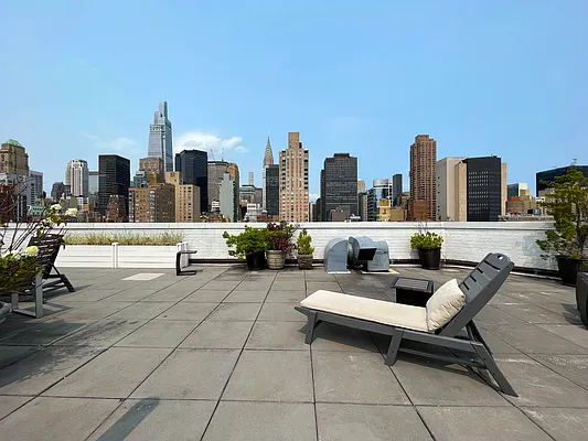 Rented by Coldwell Banker Warburg | media 10