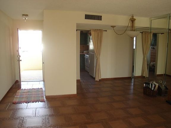 Entrance/Living Area