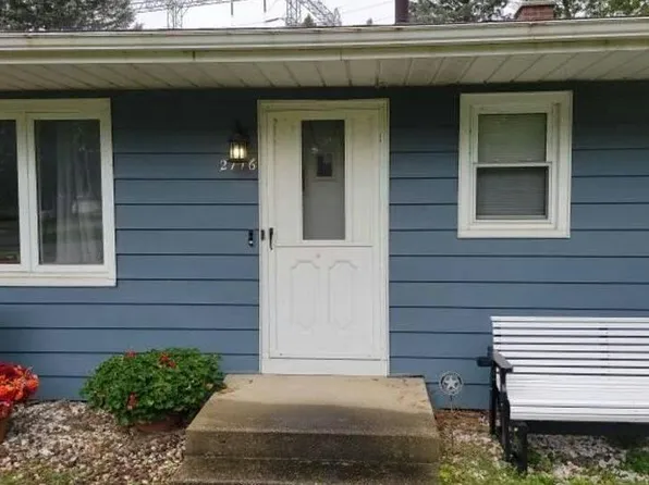 2716 W Trail Ln, Saint Joseph, MI 49085