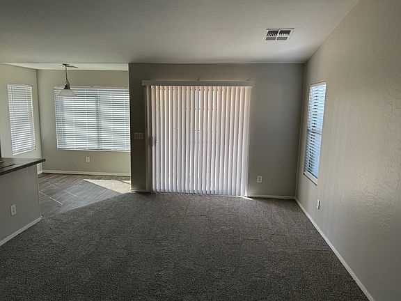 Open bonus area in eat in kitchen