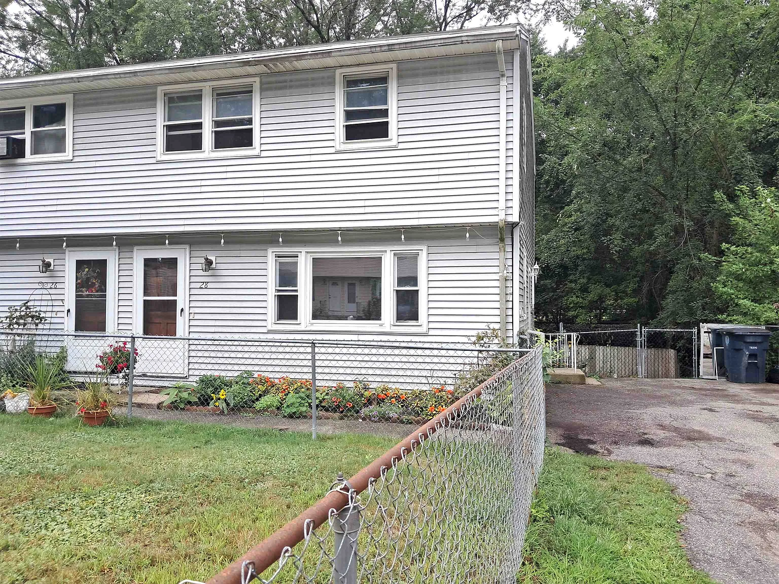 3 bed, 1.5 bath, 1134 sqft, $3,000 — Photo 1