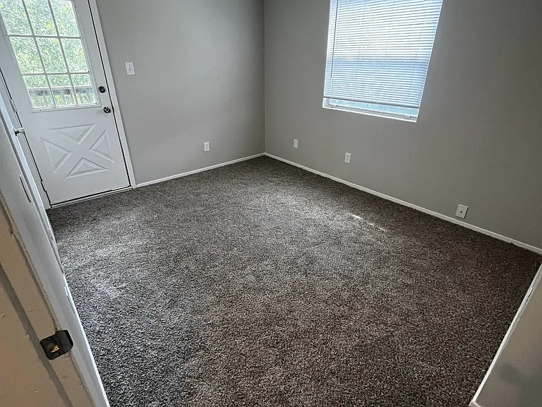 821 Bracewood Cir #B — Photo 2