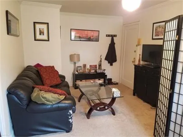 5739 Walnut St #2, Pittsburgh, PA 15232