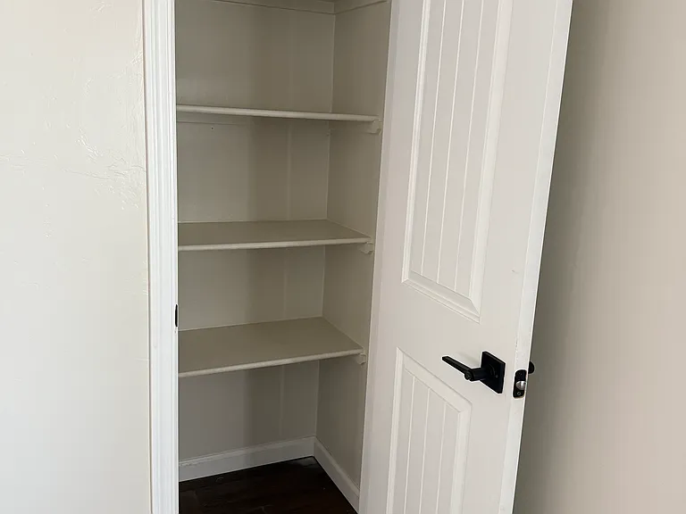 1831 E Breeze Ln — Photo 4