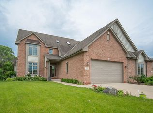 W162N5502 Westwind Dr, Menomonee Falls, WI 53051