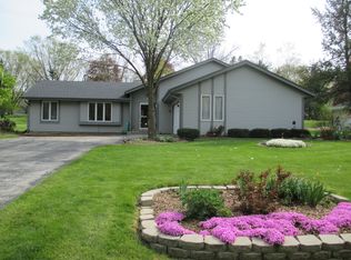N70W15107 Terrace Dr, Menomonee Falls, WI 53051