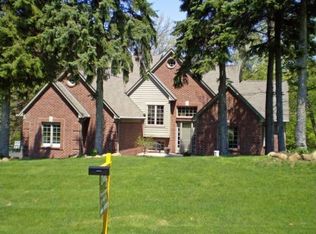 100 Iroquois Dr, Lake Orion, MI 48362