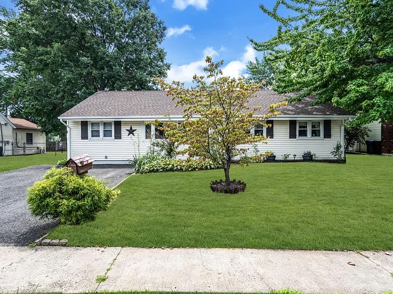 8 Pacific Ter — Photo 1