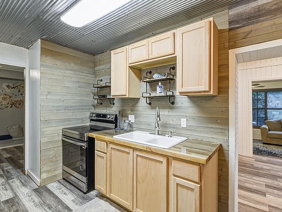 3rd image of 104 Garrett Rd