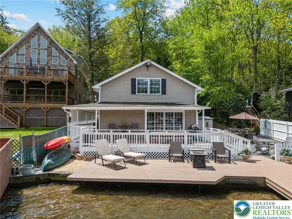 34 S Lake Dr, Lake Harmony, PA 18624