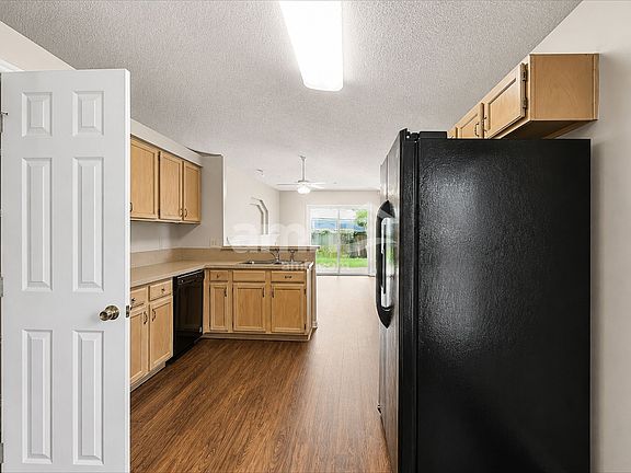 4th image of 1819 Harbor Island Dr
