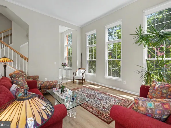 5022 Barbour Dr #B, Alexandria, VA 22304