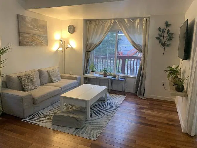 5 bed, 1810 sqft, $780 — Photo 1