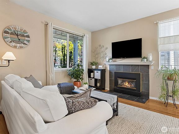 4th image of 4732 Lakeshore Lane SE #A