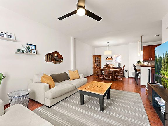 5th image of 15672 Emerald Dr N Unit 4