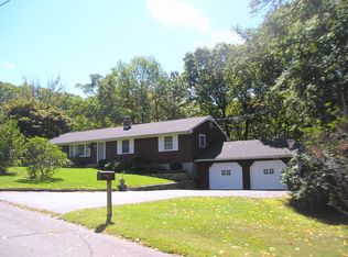 40 Lynne Ter, Shelton, CT 06484